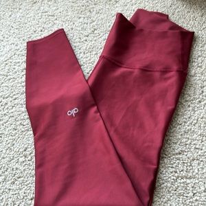 Alo Yoga 7/8 High-Waist Airlift Leggings - Cranberry color